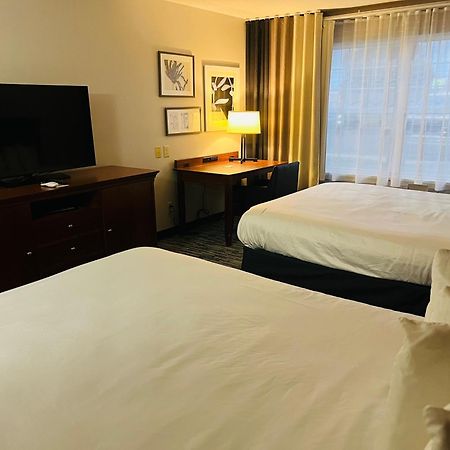 Harmony Inn & Suites Fort Dodge Buitenkant foto