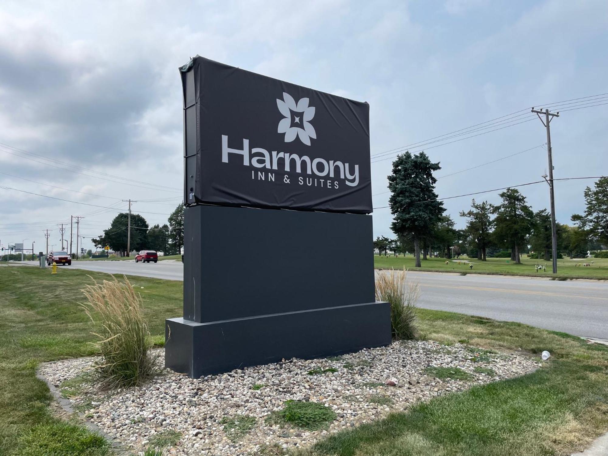 Harmony Inn & Suites Fort Dodge Buitenkant foto