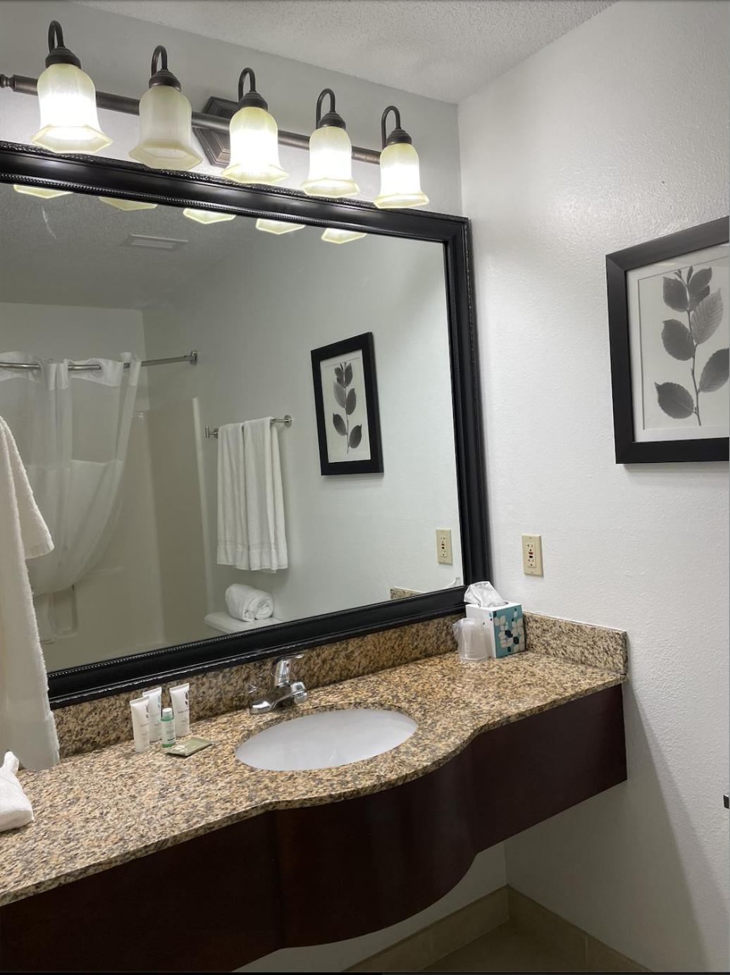 Harmony Inn & Suites Fort Dodge Buitenkant foto