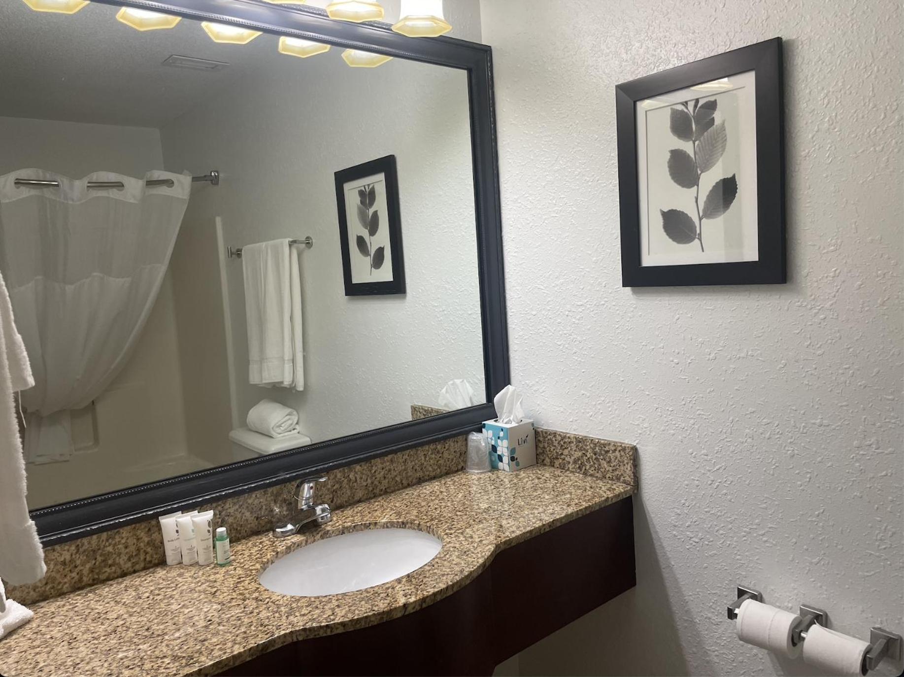 Harmony Inn & Suites Fort Dodge Buitenkant foto