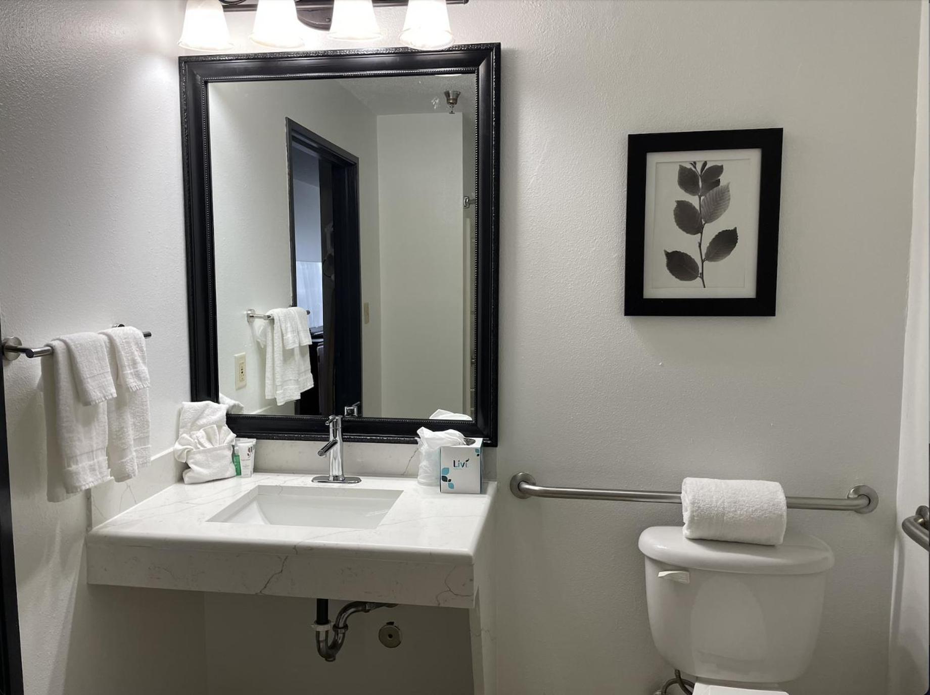Harmony Inn & Suites Fort Dodge Buitenkant foto